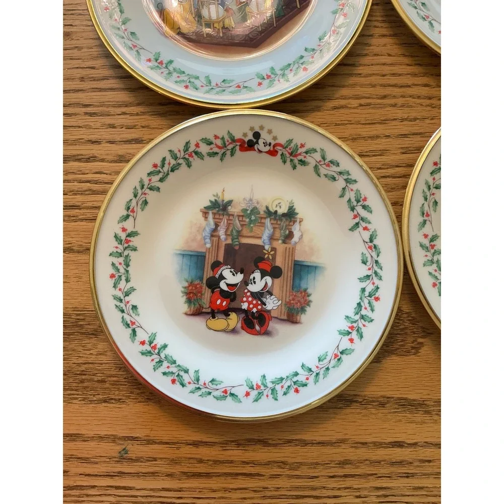 Lenox Disney Mickey & Co Holiday Plates Set of 4 Ivory China Gold Rim Christmas